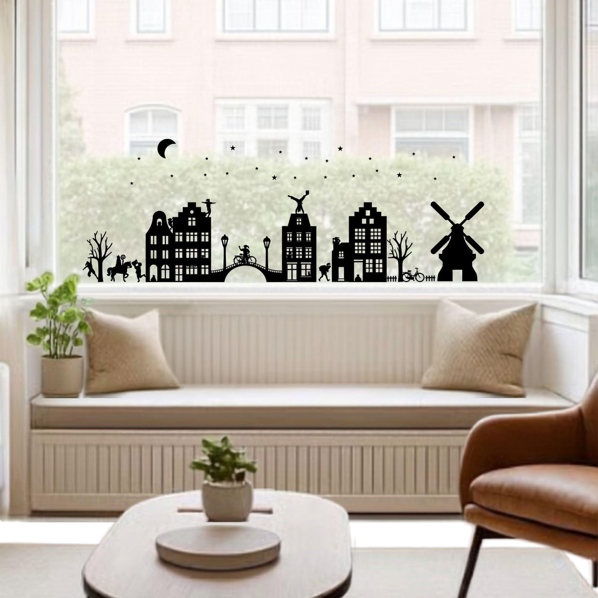 Zwarte statische raamstickers van een Sinterklaasdorp met huisjes, molen, brug, Sint en pieten op een woonkamerraam van Studio DSigns
