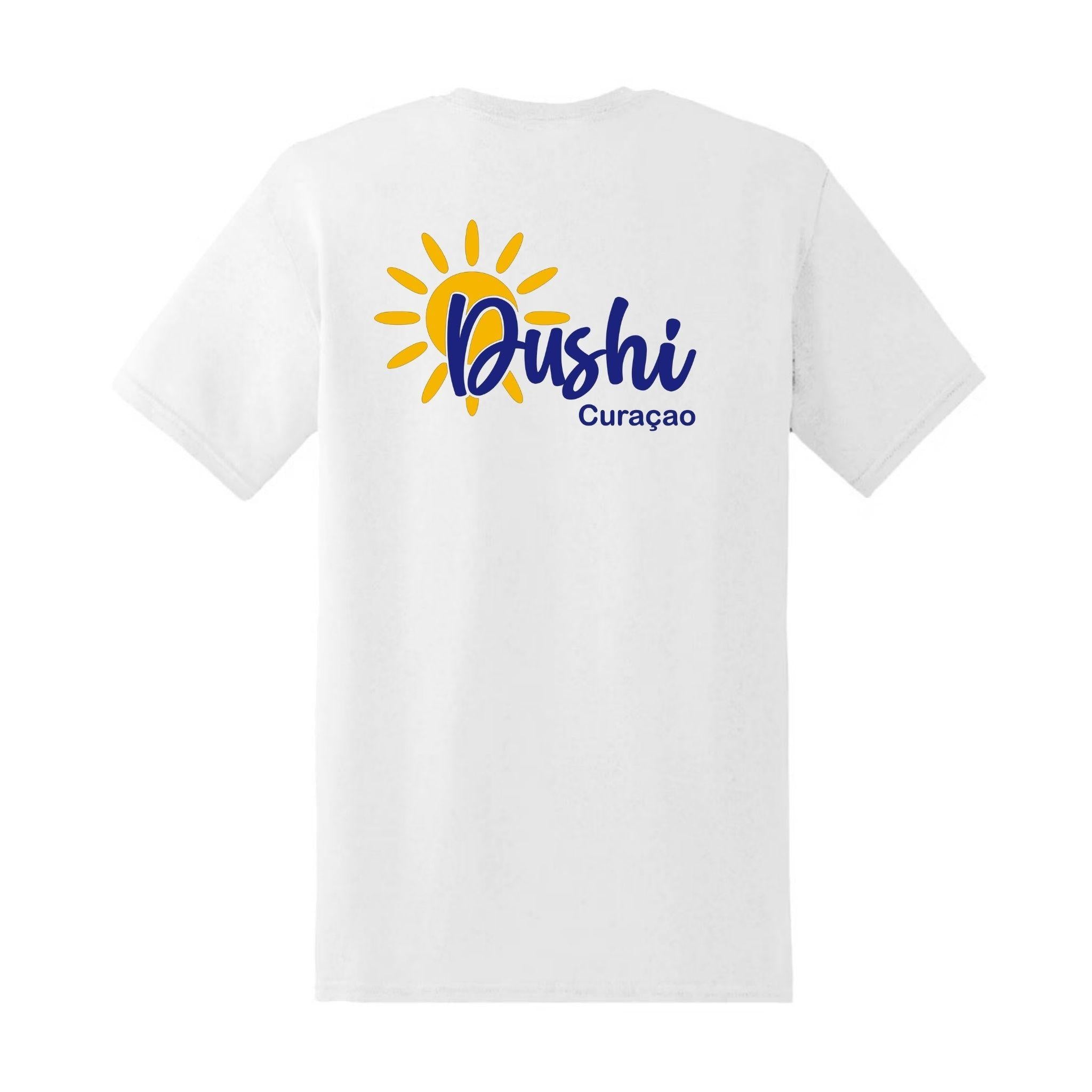 Wit T-shirt met op de achterkant de tekst 'Dushi Curaçao' en een gele zon.