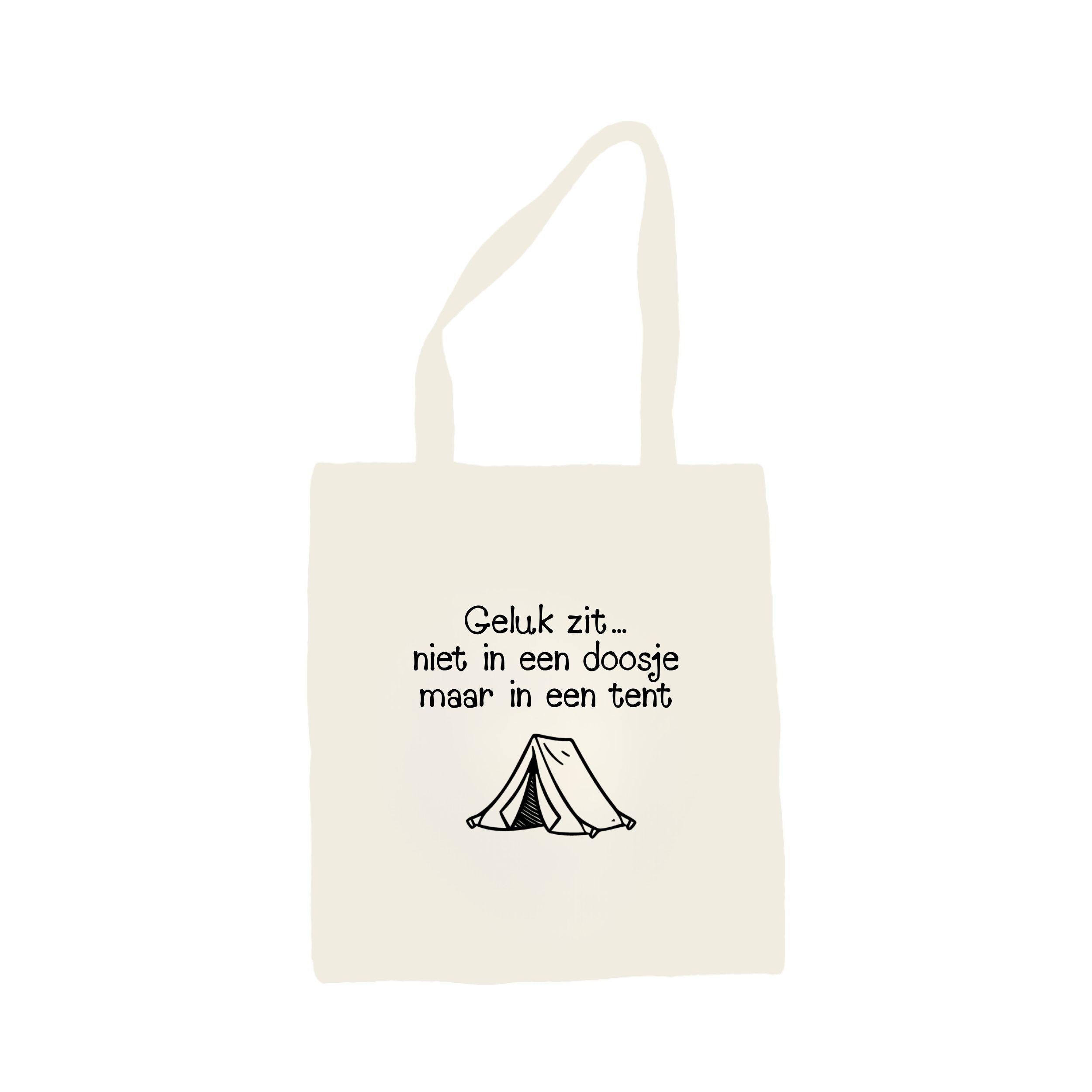 Ecru canvas tote bag met tent illustratie en de tekst ‘Geluk zit niet in een doosje maar in een tent’.