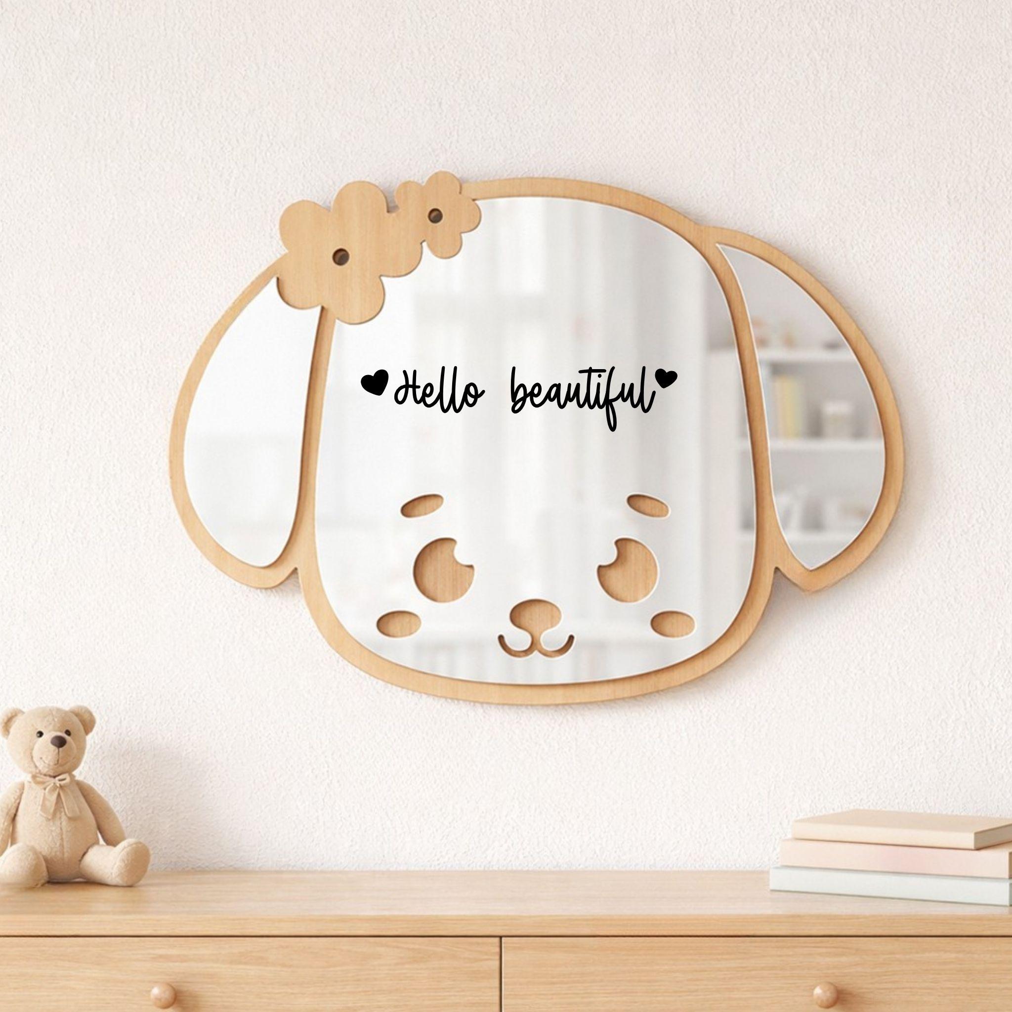 Zwarte spiegelsticker met tekst hello beautiful en hartjes op spiegel in kinderkamer